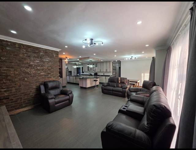 4 BEDROOM HOUSE FOR SALE IN BRACKENHURST